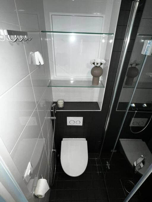 ヴァンターCozy Penthouse Loft - Near The Airportアパートメント エクステリア 写真