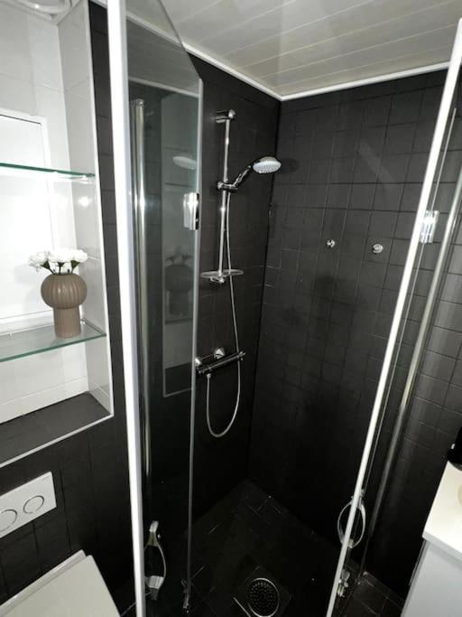 ヴァンターCozy Penthouse Loft - Near The Airportアパートメント エクステリア 写真